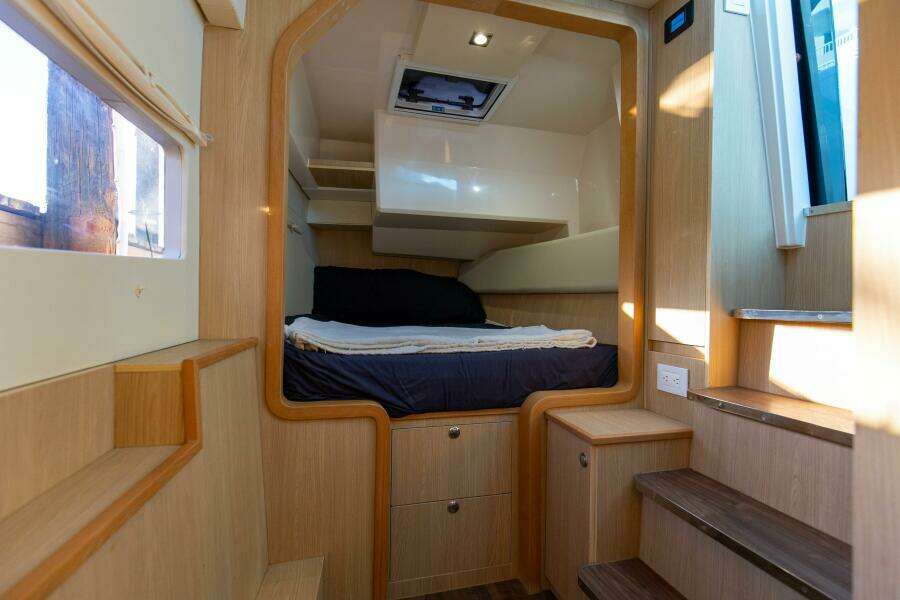 2018 36 Aquila 36 Power Cat Katz Azz Port Stateroom