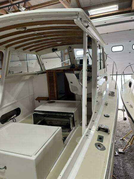 DASH starboard deck and wheelhouse layout without port pedestal chair
