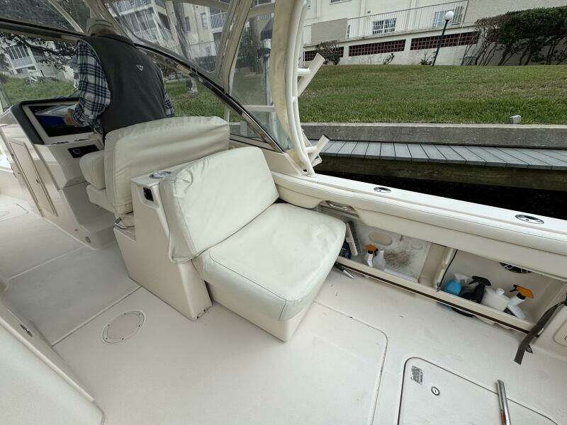 2021 Grady-White Freedom 285