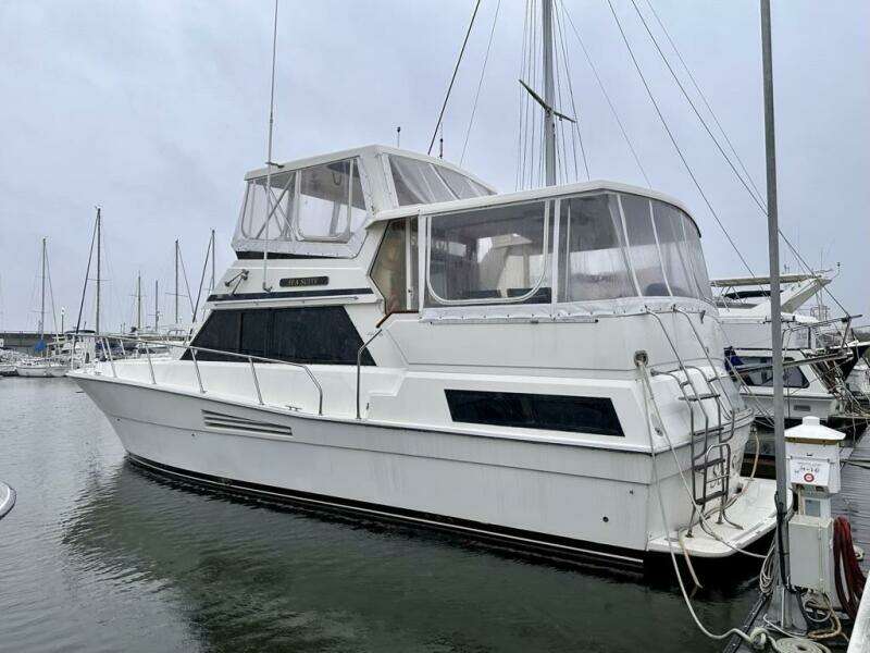 1989 Viking 44 Motor Yacht