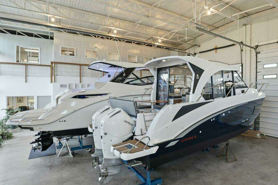 2022 Beneteau Antares 9