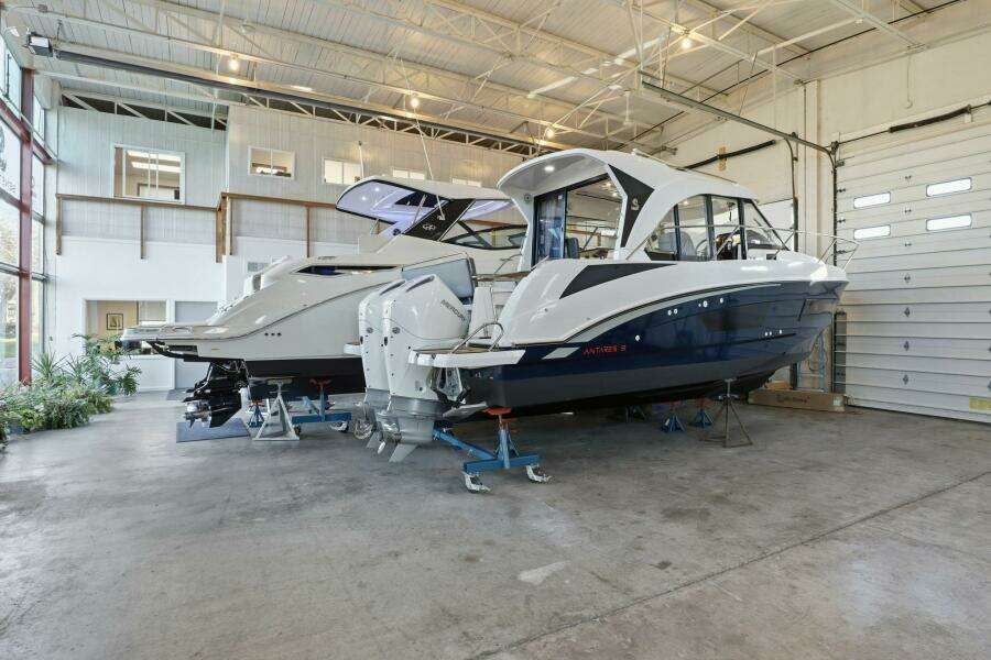 2022 Beneteau Antares 9