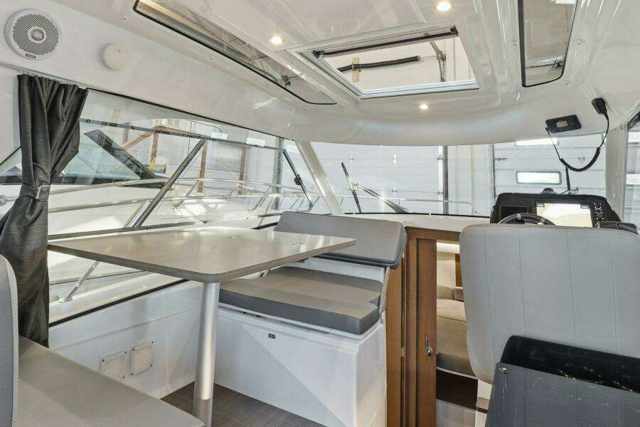 2022 Beneteau Antares 9