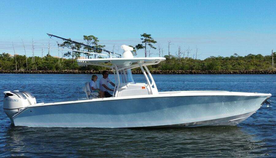 30 Jupiter FS 2015 Stbd Profile 1