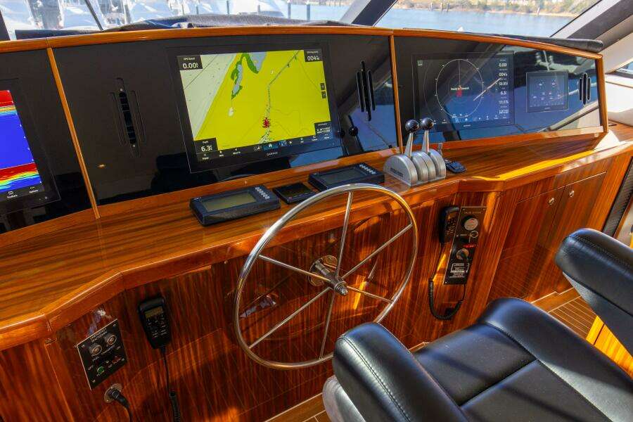 2001 65 Viking Convertible Enclosed Bridge Partnership Upper Helm (2)