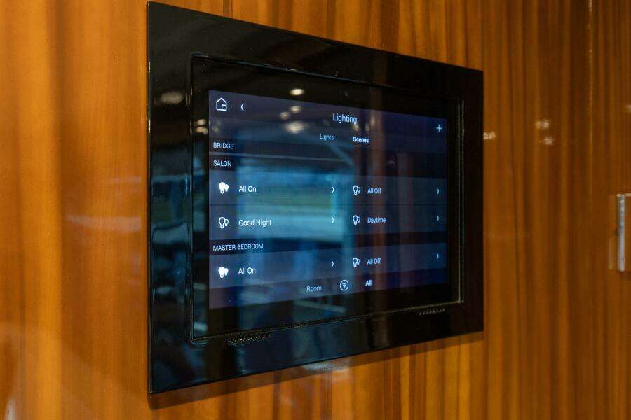 2001 65 Viking Convertible Enclosed Bridge Partnership Control Panel