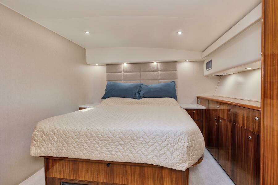 2001 65 Viking Convertible Enclosed Bridge Partnership Master Stateroom (2)