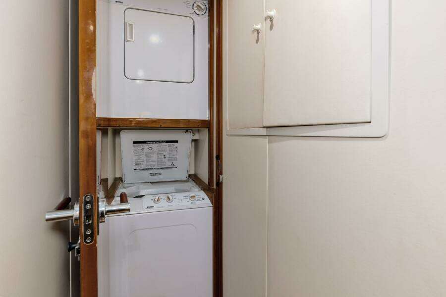2001 65 Viking Convertible Enclosed Bridge Partnership Washer And Dryer
