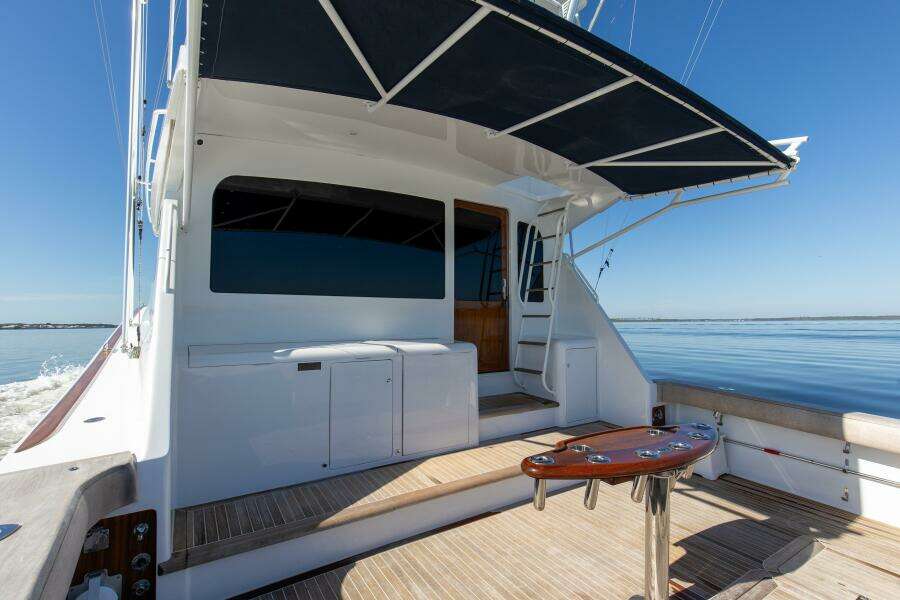 2001 65 Viking Convertible Enclosed Bridge Partnership Cockpit (2)