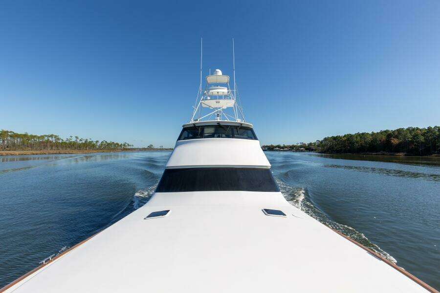 2001 65 Viking Convertible Enclosed Bridge Partnership Exterior Bow