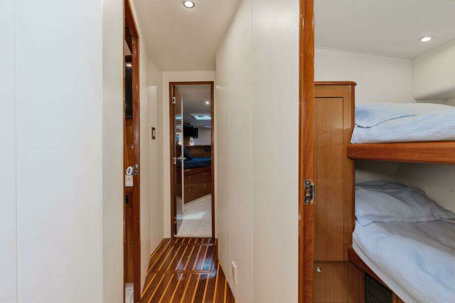 2001 65 Viking Convertible Enclosed Bridge Partnership Hallway