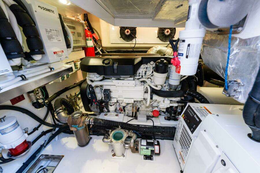 2022 Riviera 4800 Sport Yacht - VENTURES64