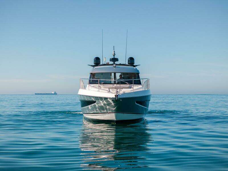 2022 Riviera 4800 Sport Yacht - VENTURES64