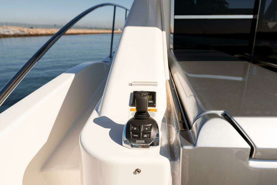 2022 Riviera 4800 Sport Yacht - VENTURES64