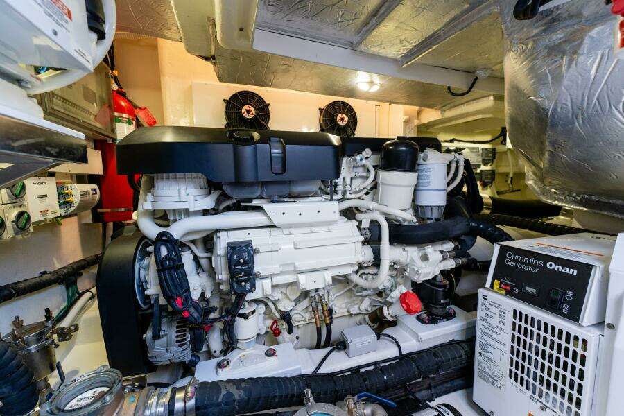 2022 Riviera 4800 Sport Yacht - VENTURES64