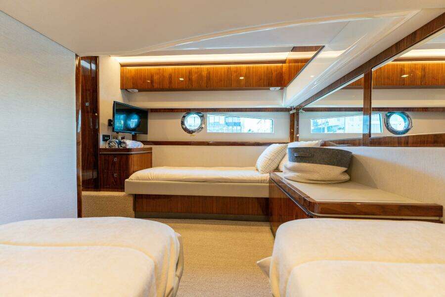 2022 Riviera 4800 Sport Yacht - VENTURES64