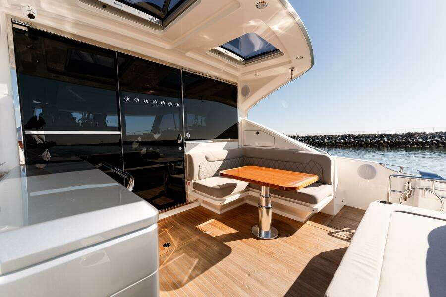 2022 Riviera 4800 Sport Yacht - VENTURES64
