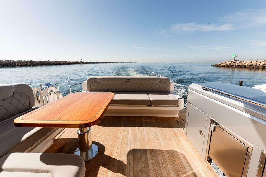 2022 Riviera 4800 Sport Yacht - VENTURES64