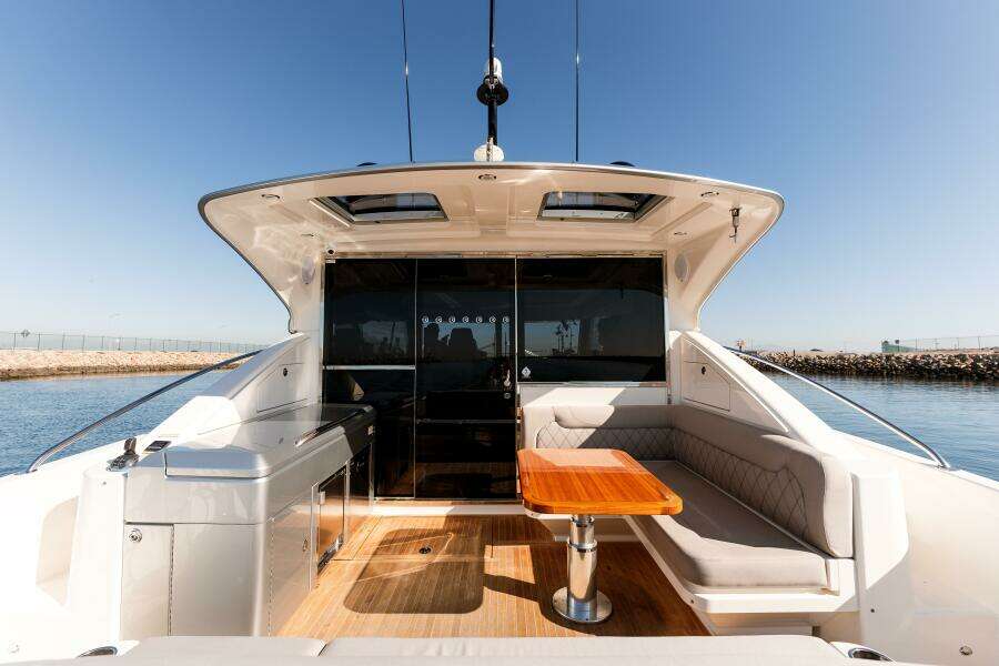 2022 Riviera 4800 Sport Yacht - VENTURES64