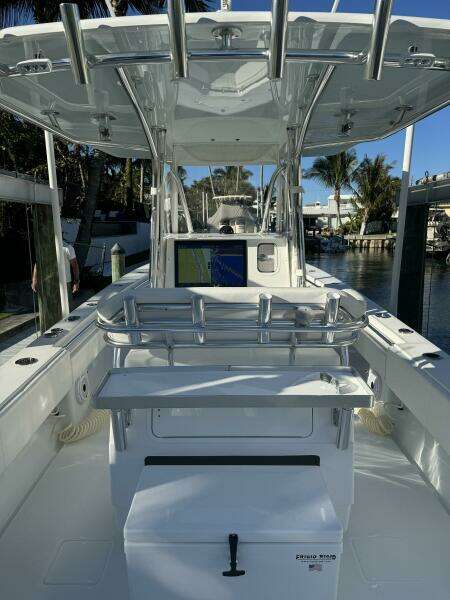 32 ST Contender 2023 Helm Overview