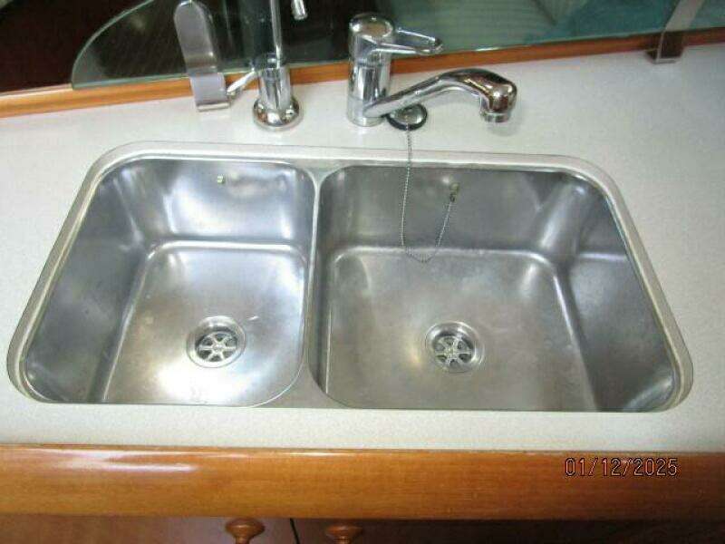 37' Jeanneau galley sinks