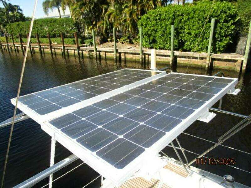 37' Jeanneau solar panels