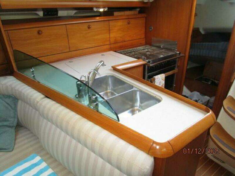 37' Jeanneau galley1