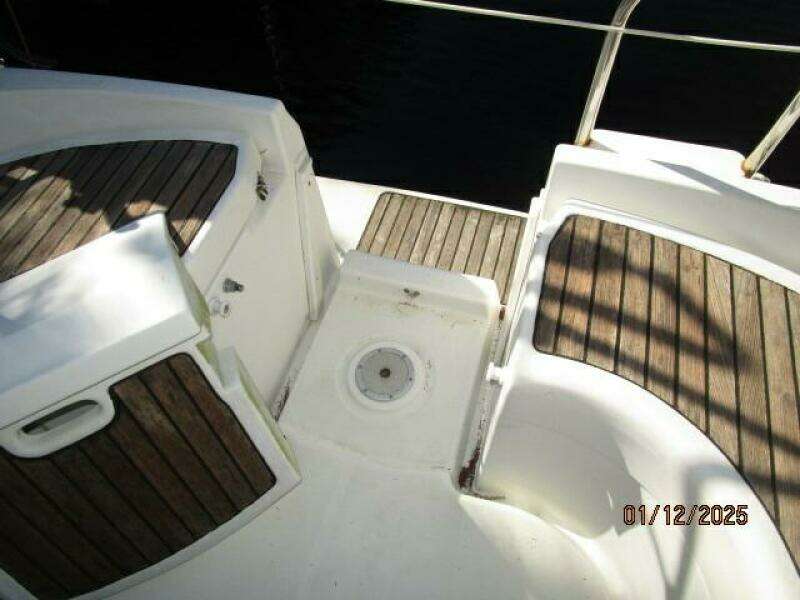 37' Jeanneau transom walk-thru