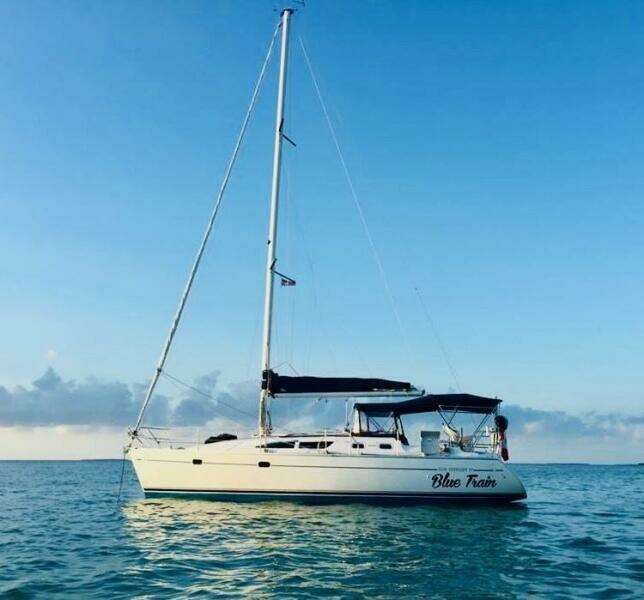 37' Jeanneau port profile