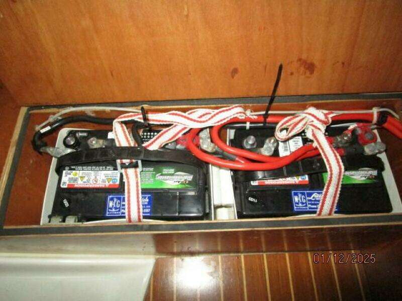 37' Jeanneau battery bank