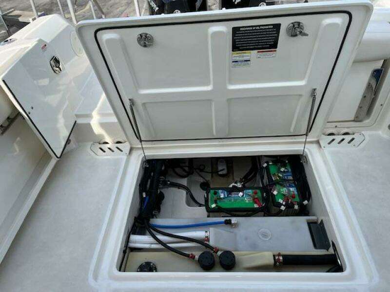 2018 Boston Whaler 270 Vantage open hatch showing battery compartment and wiring.