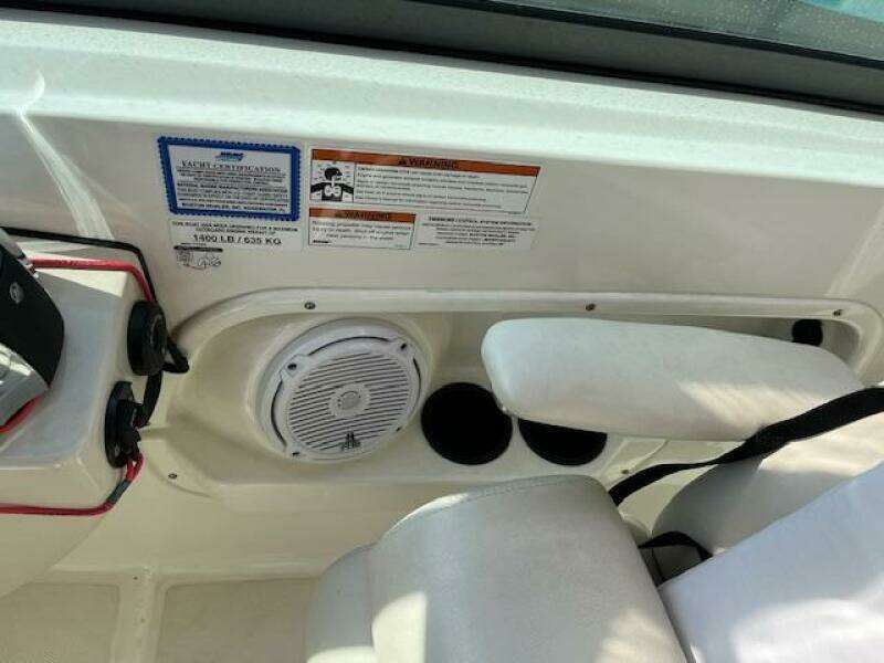 Boston Whaler 270 Vantage 2018 boat interior with speaker and seating.
