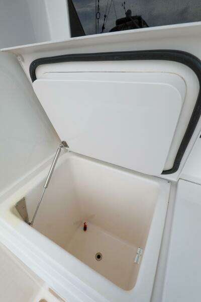 2005 Viking 48 Convertible