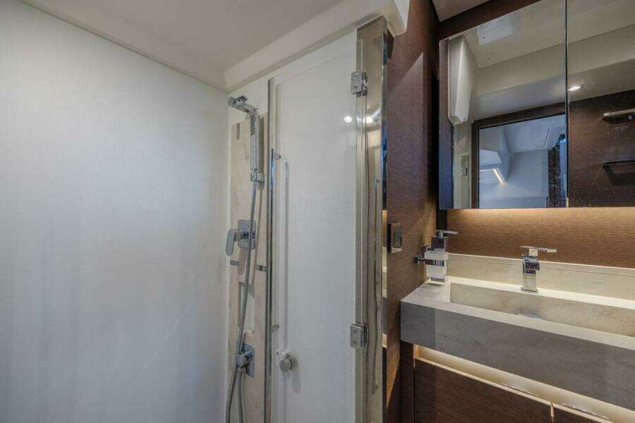 2021 Prestige 520 Flybridge