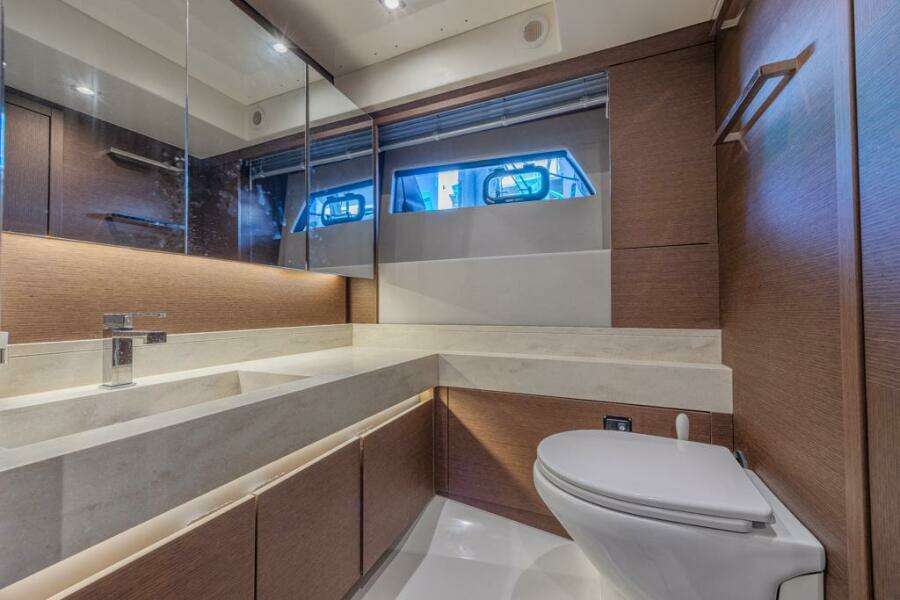 2021 Prestige 520 Flybridge