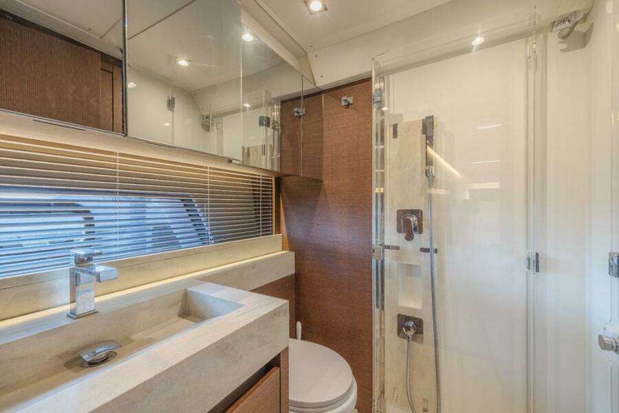 2021 Prestige 520 Flybridge