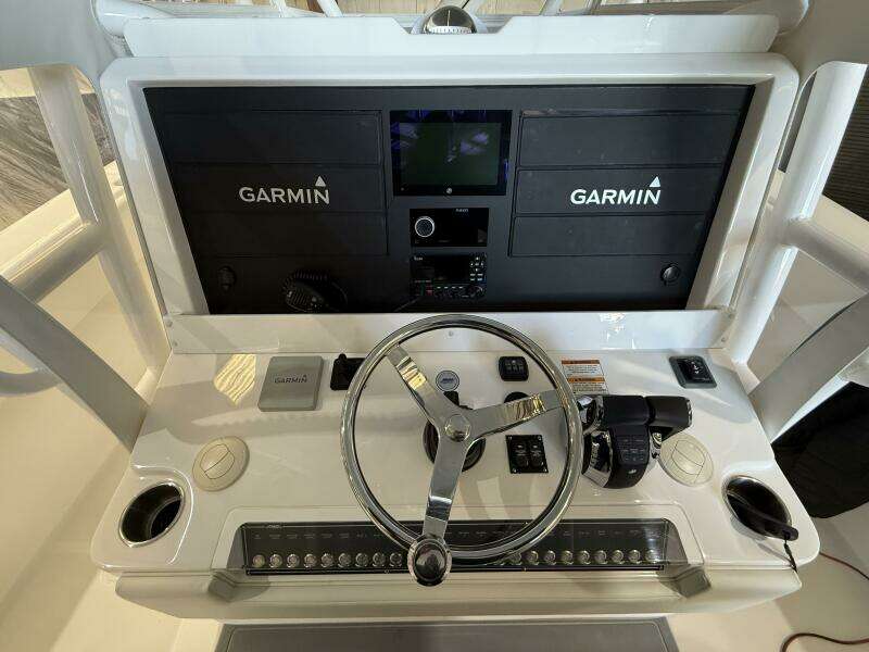 2022 Invincible 39 Open Fisherman Dash w/ Covers