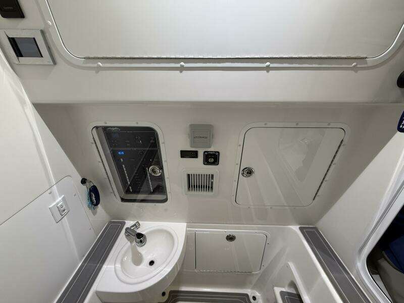 2022 Invincible 39 Open Fisherman Console Interior 1