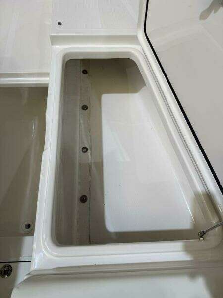 2022 Invincible 39 Open Fisherman Forward Seating Storage