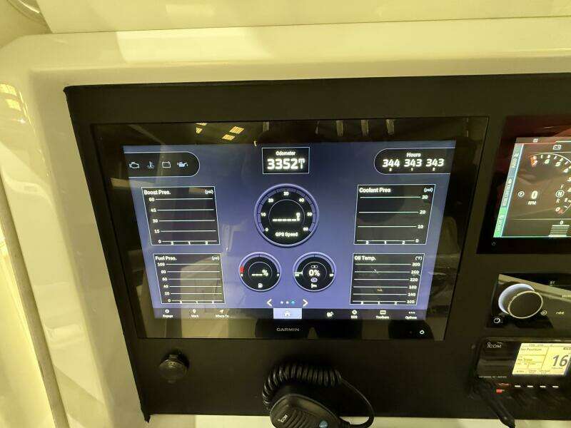 2022 Invincible 39 Open Fisherman Port Garmin 8617