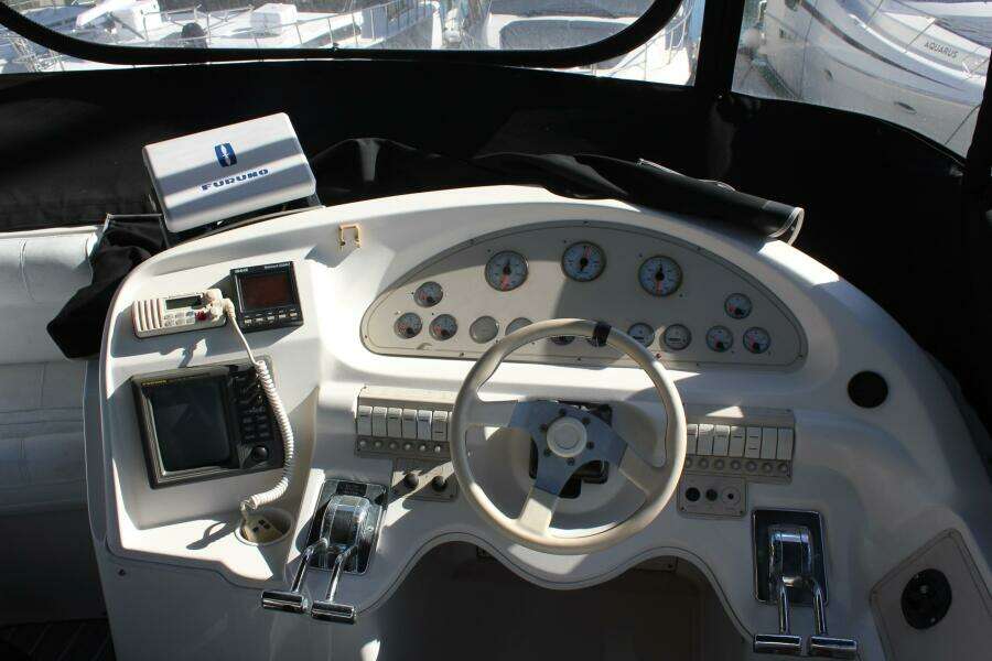 1996 Cruisers Yachts 3650 AFT CABIN