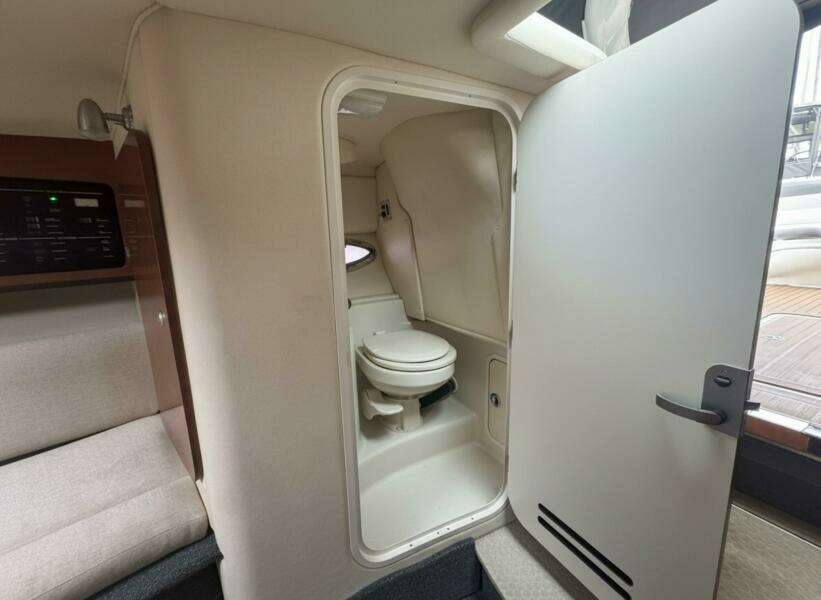 2007 Sea Ray 29SLX with cuddy cabin