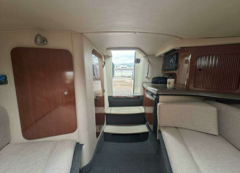 2007 Sea Ray 29SLX with cuddy cabin