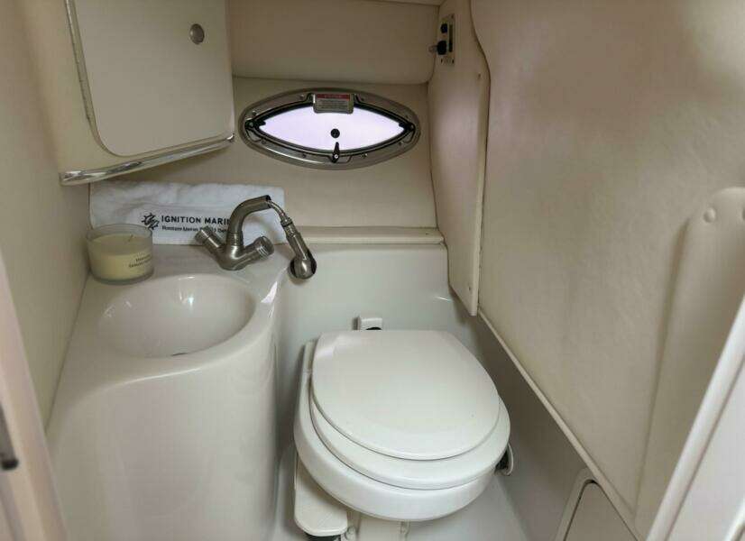 2007 Sea Ray 29SLX with cuddy cabin