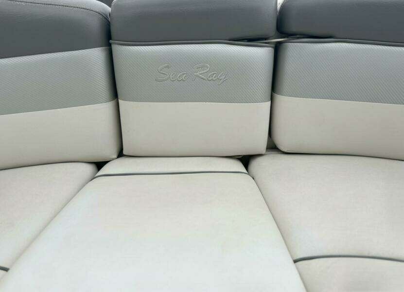 2007 Sea Ray 29SLX with cuddy cabin