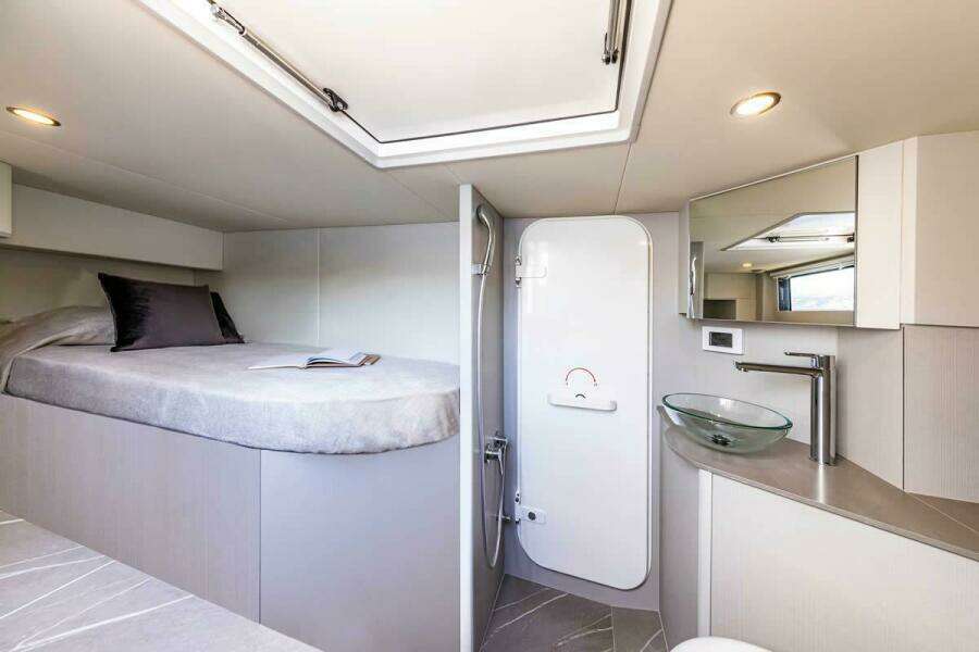 2027 Absolute 53 Navetta