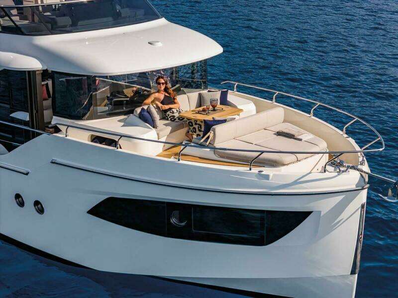 2027 Absolute 53 Navetta