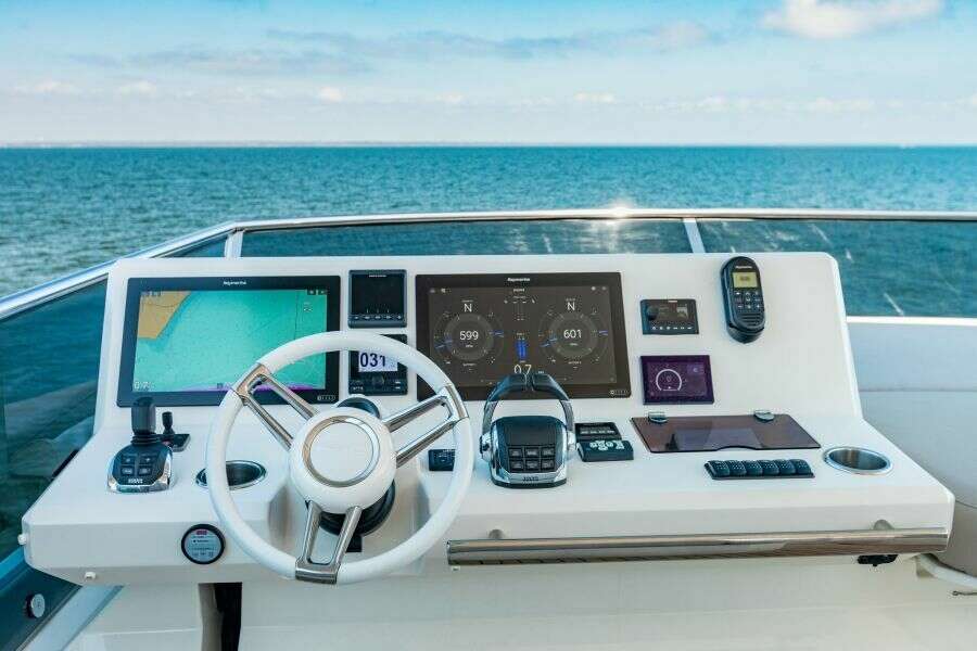2020 Prestige 630 FB  Cockpit