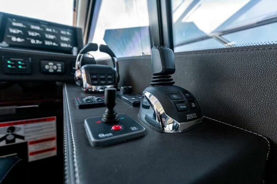 2020 Prestige 630 FB  Helm 5