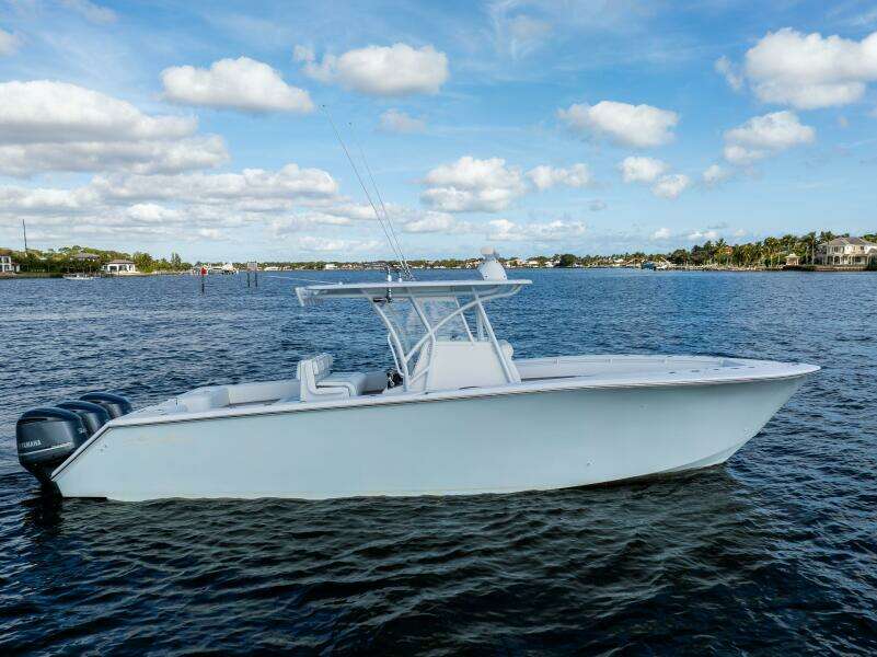 SeaHunter 33 Bloodline - Exterior Profile
